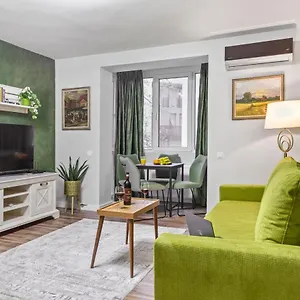 Cozy By Art Apartment