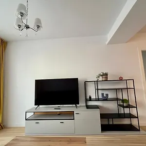 C-entral With Private Parking Apartment